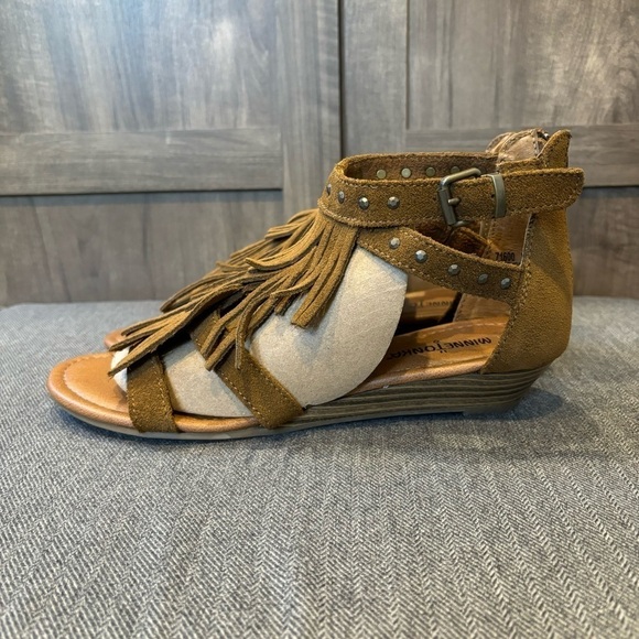 Minnetonka Suede Sandals Fringe Brown - Picture 2 of 11